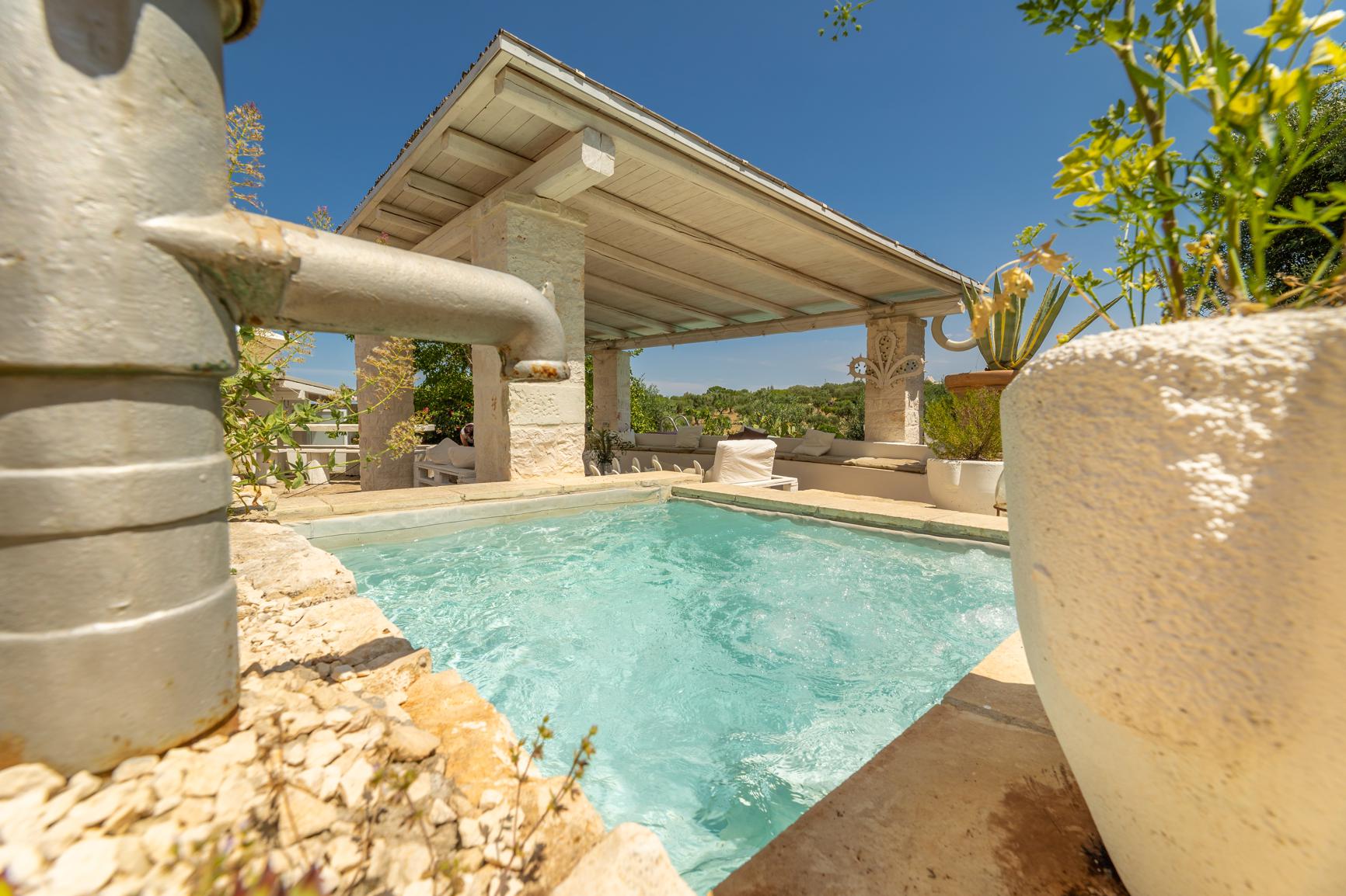 villa-trullo-bianco
