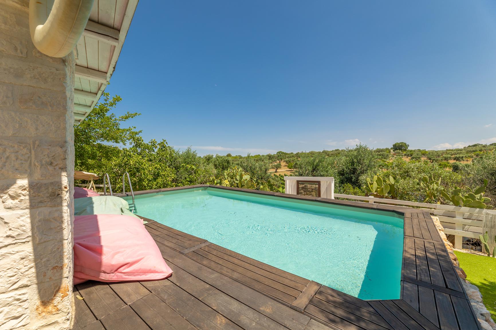 villa-trullo-bianco