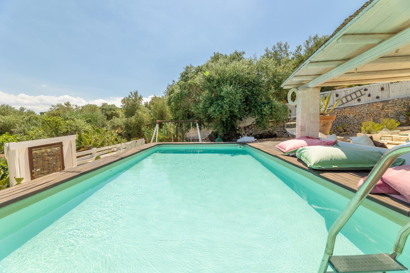 villa-trullo-bianco